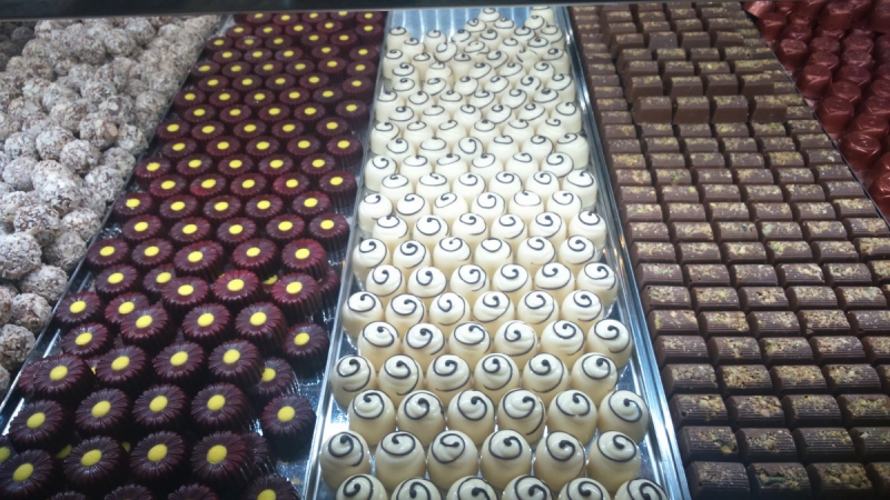 vente-VINON SUR VERDON-min_chocolates_milk_chocolate_white_chocolate_truffles_candy_food_treat_cacao-1213769